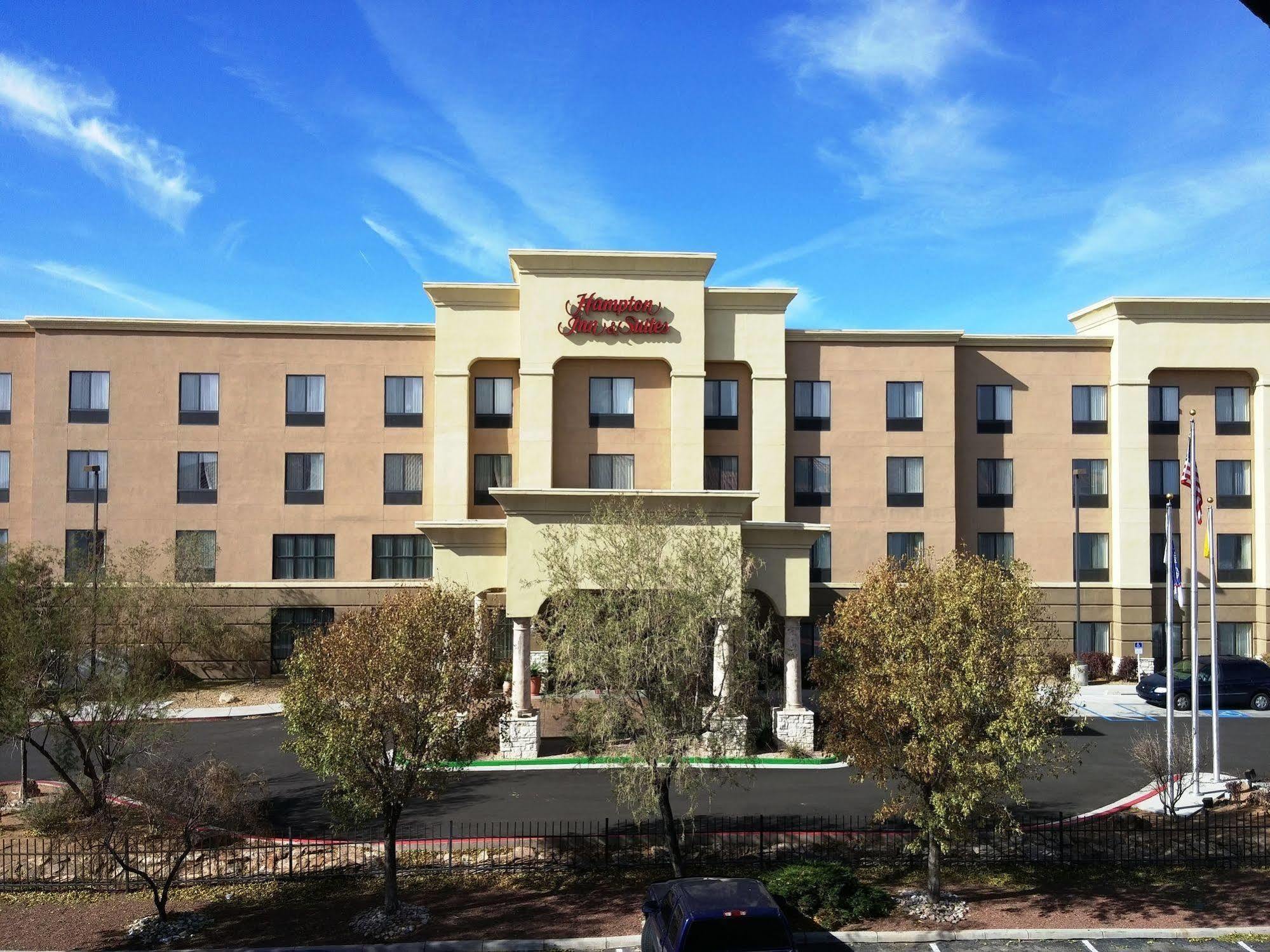 Hampton Inn & Suites Albuquerque-Coors Road Exterior photo